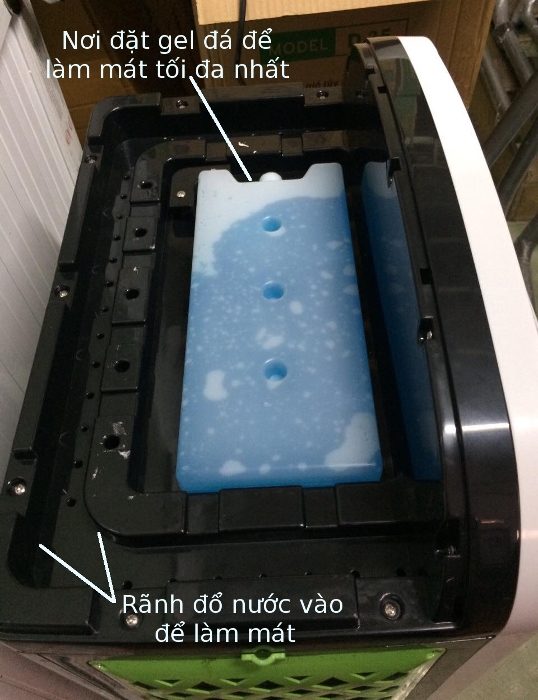 Nơi đổ nước vào để sử dụng chế độ làm mát Cool