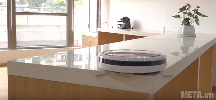 Robot hút bụi iLife V5S có thể cảm biến độ cao trên 8cm để tránh bị rơi