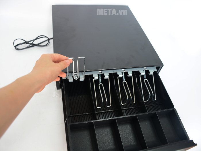 Ngăn kéo đựng tiền QY 335 thiết kế 4 ngăn có kẹp giữ 