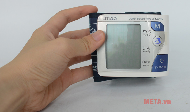 Máy đo huyết áp điện tử cổ tay CH-608 có màn hình rõ ràng 