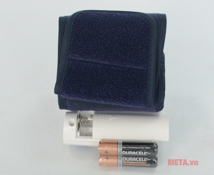  Máy đo huyết áp điện tử cổ tay CH-608 sử dụng 2 pin AA