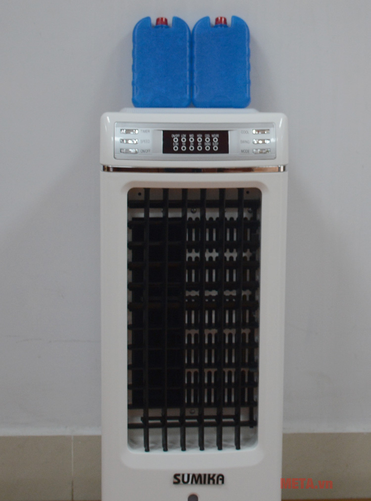 Máy máy làm mát Sumika D703 đi kèm 2 gel đá tăng khả năng làm mát Máy máy làm mát Sumika D703 đi kèm 2 gel đá tăng khả năng làm mát