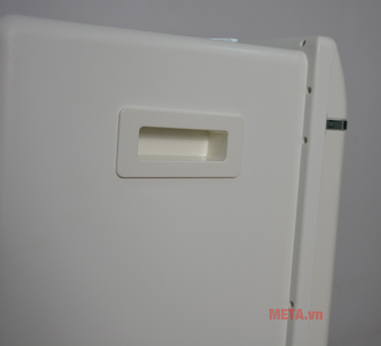 Máy máy làm mát Sumika D703 có tay cầm tiện dụng, dễ dàng di chuyển Máy máy làm mát Sumika D703 có tay cầm tiện dụng, dễ dàng di chuyển