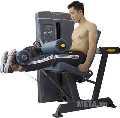 Động tác đá đùi duỗi thẳng 