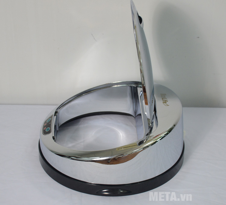 Nắp đậy dễ dàng đóng mở nhờ cảm biến hồng ngoại