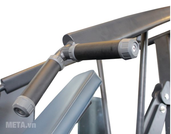 Máy tập ngực trên Tiger Sport Premium TGP-670 với 2 tay cầm chắc chắn 