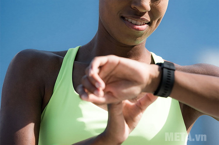 Vòng đeo tay Garmin Forerunner 35 rất tiện dụng khi mang theo Vòng đeo tay Garmin Forerunner 35 rất tiện dụng khi mang theo