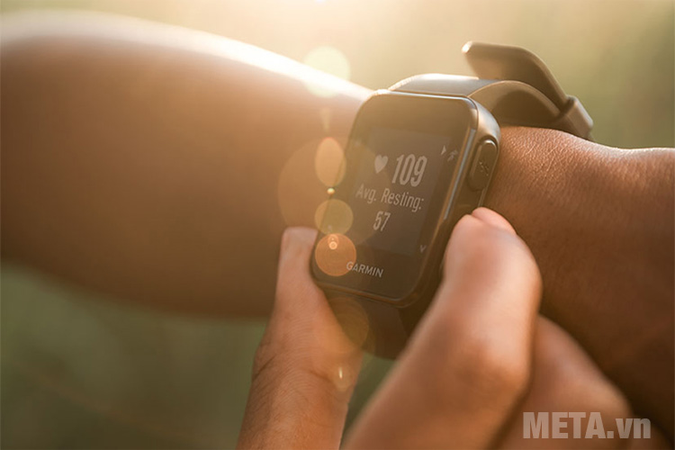 Vòng đeo tay Garmin Forerunner 35 có khả năng đo nhịp tim Vòng đeo tay Garmin Forerunner 35 có khả năng đo nhịp tim