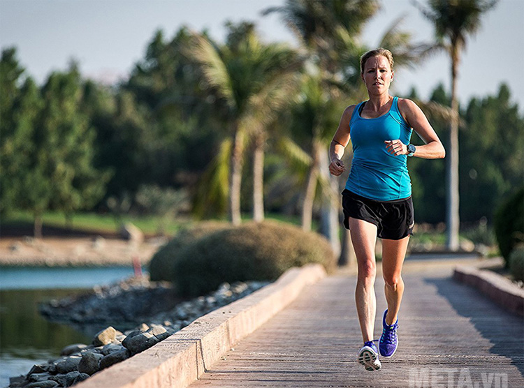 Vòng Đeo Tay Garmin Forerunner 235 hỗ trợ bạn trong quá trình luyện tập 