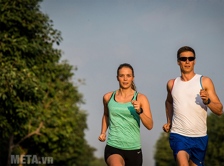 Vòng Đeo Tay Garmin Forerunner 235 cho phép bạn tùy chọn chương trình tập phù hợp 