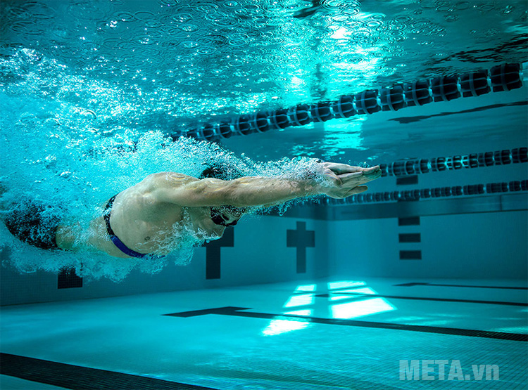 Vòng đeo tay Garmin Forerunner 735XT có khả năng chống nước