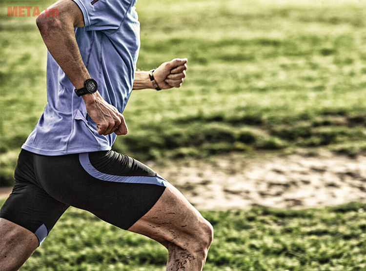 Vòng đeo tay Garmin Forerunner 735XT hỗ trợ tính năng đo nhịp tim