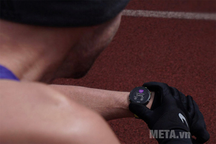 Vòng Đeo Tay Garmin Forerunner 935 có màn hình hiển thị rõ ràng