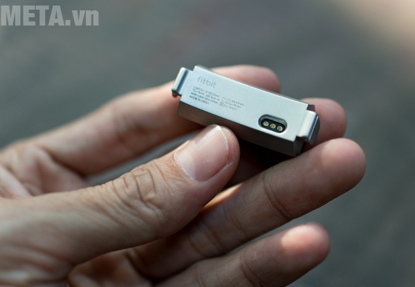 Bề mặt tiếp xúc với tay của vòng tay Fitbit Alta Bề mặt tiếp xúc với tay của vòng tay Fitbit Alta