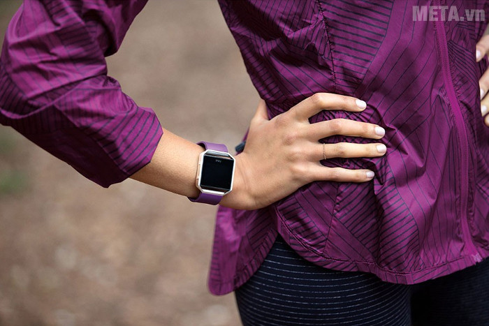 Vòng tay theo dõi sức khỏe Fitbit Blaze màu Plum Silver Vòng tay theo dõi sức khỏe Fitbit Blaze màu Plum Silver