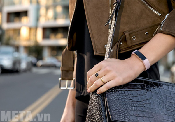 Vòng tay theo dõi sức khỏe Fitbit Alta HR phù hợp với cả nam và nữ Vòng tay theo dõi sức khỏe Fitbit Alta HR phù hợp với cả nam và nữ