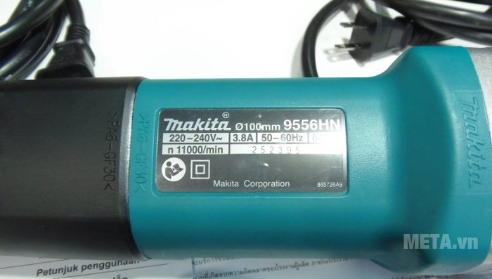 Máy mài góc Makita 9556HN in thông số trên thân máy 