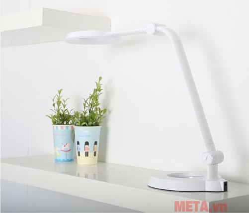 Prism 6300WH có thể để trên bàn học hoặc bàn làm việc rất nhỏ gọn, không chiếm nhiều diện tích