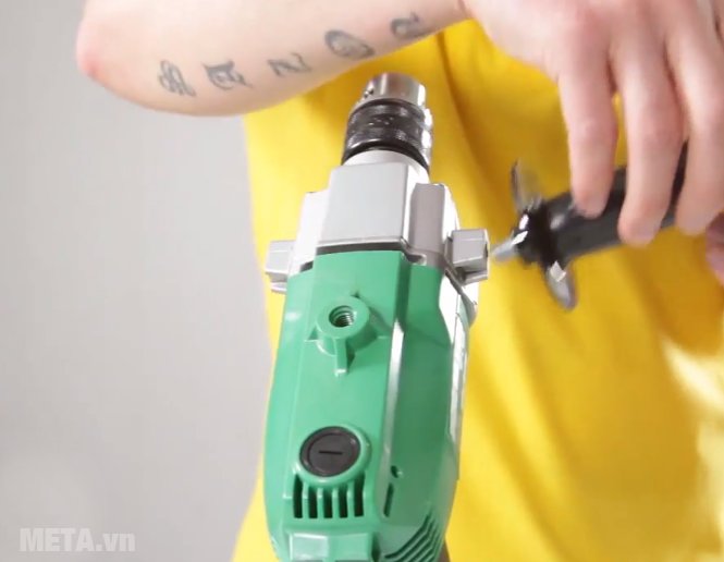 Máy khoan sắt Hitachi D13 dùng mô tơ chổi than Máy khoan sắt Hitachi D13 dùng mô tơ chổi than