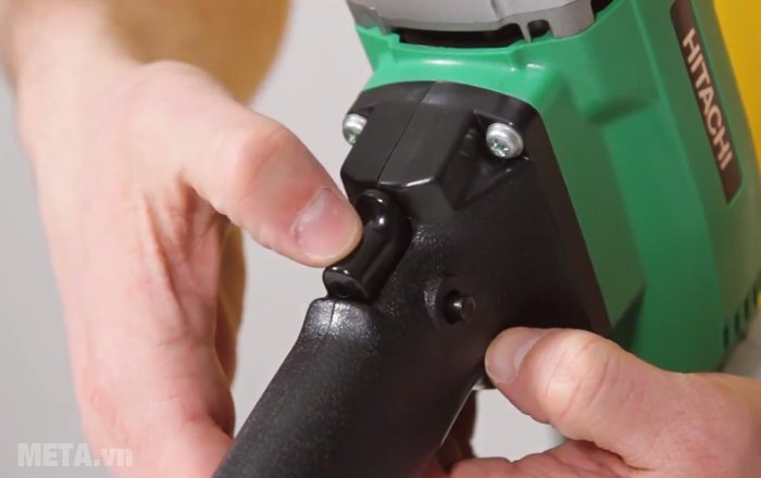 Máy khoan sắt Hitachi D13 thiết kế cò máy bấm rất nhạy Máy khoan sắt Hitachi D13 thiết kế cò máy bấm rất nhạy