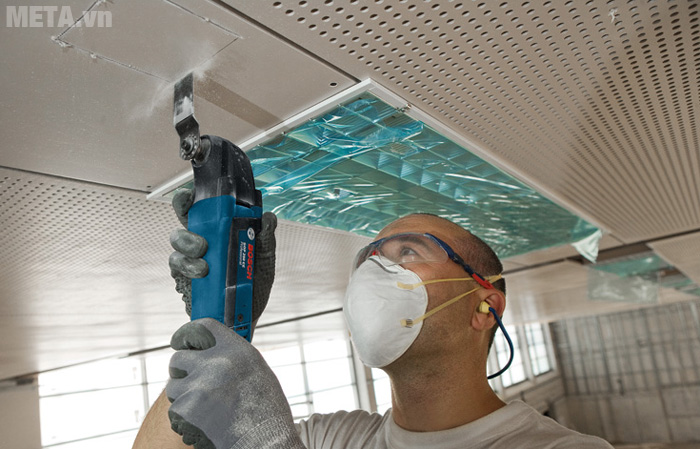 Máy cắt đa năng Bosch GOP 250 CE thiết kế lưỡi cắt phù hợp với nhiều vị trí khác nhau Máy cắt đa năng Bosch GOP 250 CE thiết kế lưỡi cắt phù hợp với nhiều vị trí khác nhau