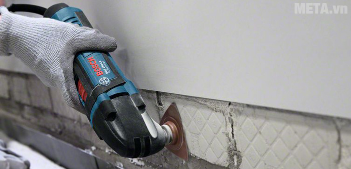 Bosch GOP 250 CE trong việc chà xát giúp bề mặt mịn Bosch GOP 250 CE trong việc chà xát giúp bề mặt mịn