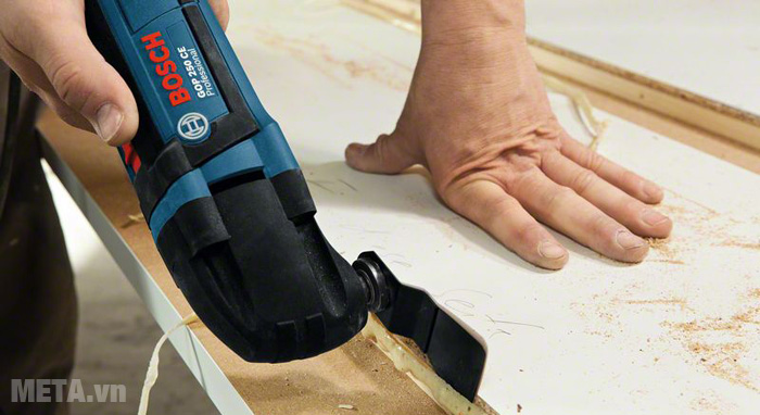 Bosch GOP 250 CE cắt bề mặt gỗ Bosch GOP 250 CE cắt bề mặt gỗ