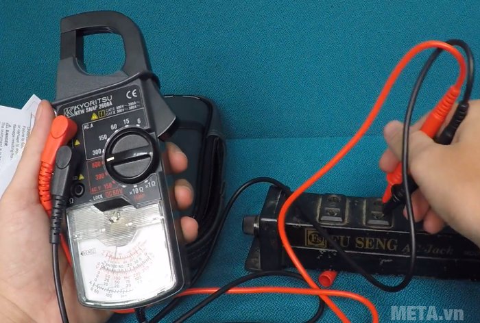 Ampe kìm Kyoritsu 2608A đo được điện thế DC 60V
