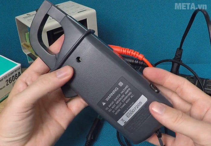 Ampe kìm Kyoritsu 2608A đo được điện thế AC và DC