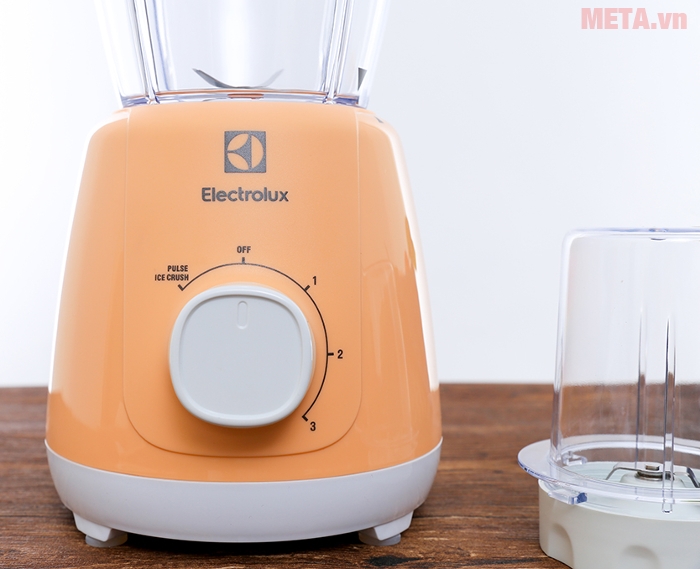 Máy xay sinh tố Electrolux EBR3526 có 3 mức điều chỉnh công suất 