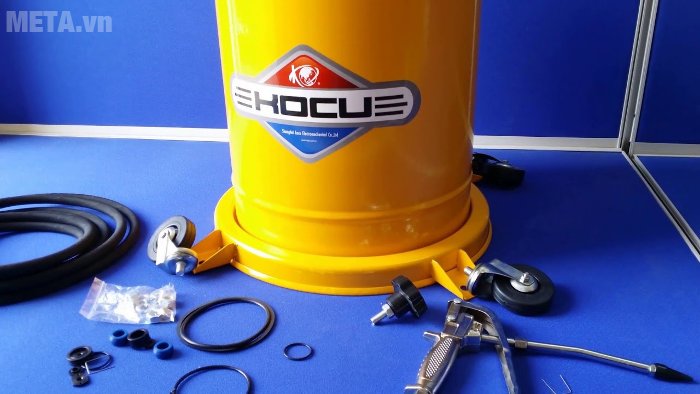 Máy bơm mỡ khí nén Kocu GZ-75B có bánh xe di chuyển