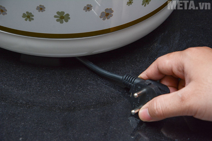 Dây điện rút tiện lợi gọn gàng, tiện cất giữ Dây điện rút tiện lợi gọn gàng, tiện cất giữ