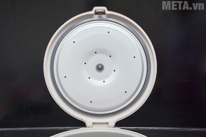 Nắp đậy của nồi có chốt cố định chắc chắn, an toàn khi di chuyển Nắp đậy của nồi có chốt cố định chắc chắn, an toàn khi di chuyển