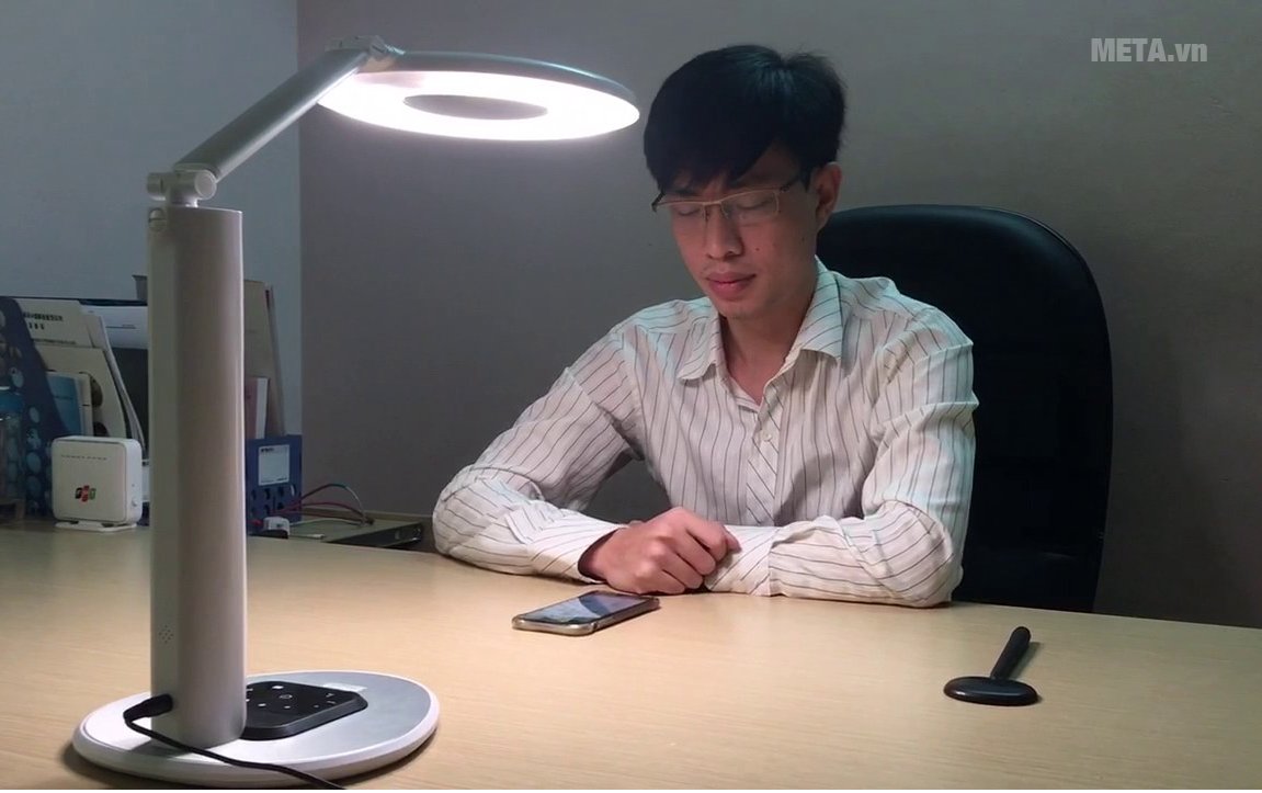 Đèn bàn học thông minh chống cận M-lamp thiết kế hiện đại 