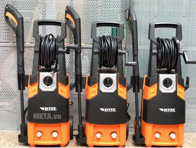 Máy xịt rửa áp lực cao Btec BT529 có tay quấn dây phun áp lực Máy xịt rửa áp lực cao Btec BT529 có tay quấn dây phun áp lực
