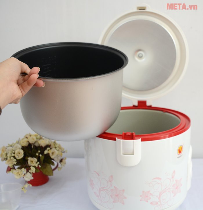 Nồi cơm điện 1,8 lít Sunhouse SHD8625 có lòng nồi chất liệu cao cấp 