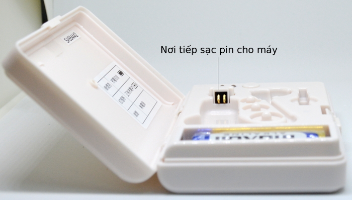 Nơi tiếp nguồn sạc pin cho máy