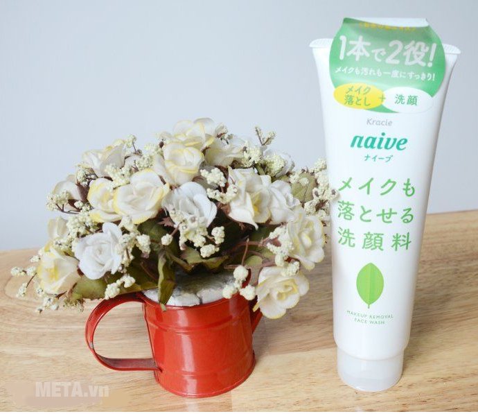 Hình ảnh sữa rửa mặt và tẩy trang Naive trà xanh 190g