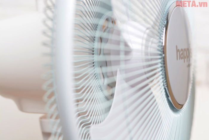 Quạt có 3 cánh sải rộng 30cm đem lại khả năng làm mát tuyệt vời