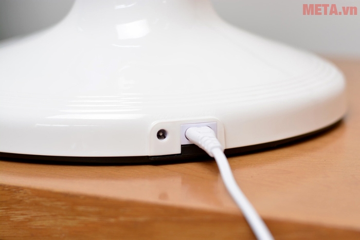 Quạt tích điện được trang bị cổng USB có khả năng trở thành pin dự phòng