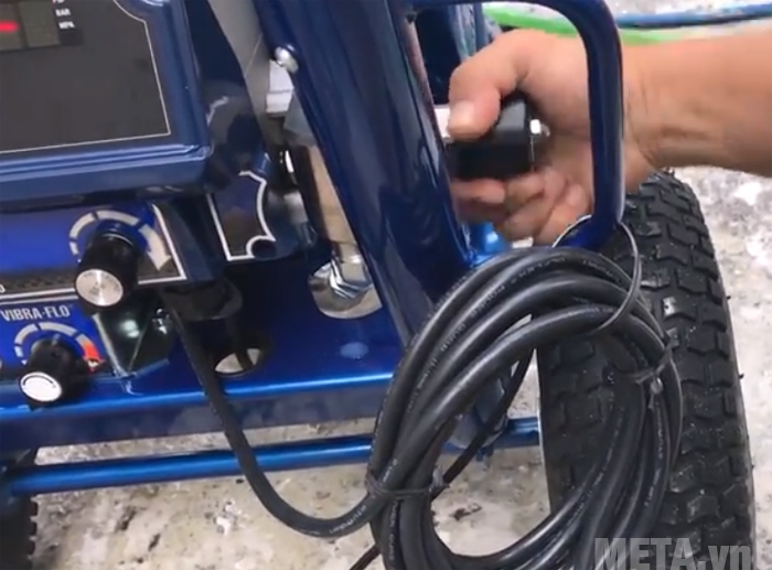 Máy phun sơn Graco APX6200 dùng phun bột bả, bột trét tường