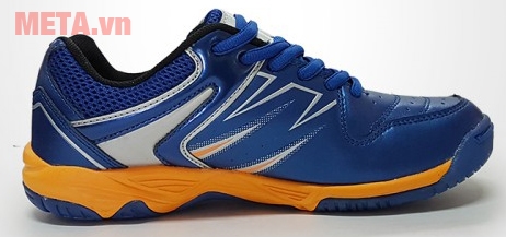 Form giày thể thao cho người đi từng bước uyển chuyển 