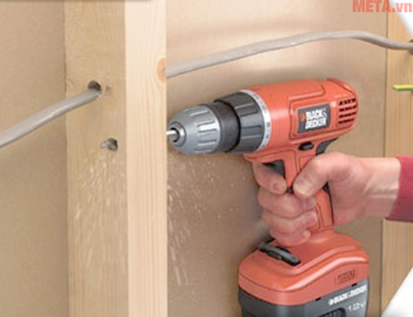 EPC12K2 BLACK&DECKER có khả năng khoan trên gỗ và thép