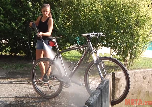 Máy rửa xe Lavor One 120 có áp lực làm việc 120 bar Máy rửa xe Lavor One 120 có áp lực làm việc 120 bar