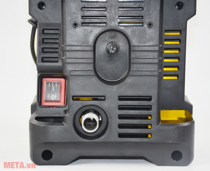 Máy rửa xe Lavor One 120 có công tắc phía sau máy Máy rửa xe Lavor One 120 có công tắc phía sau máy