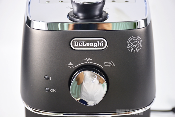 Delonghi Distinta ECI 341.BK có đèn báo hiển thị