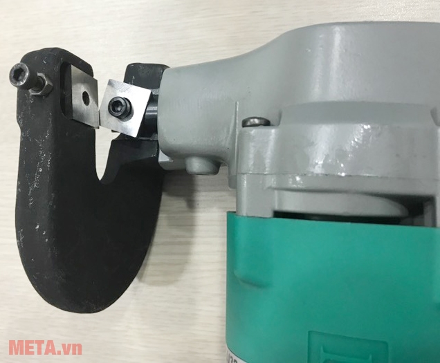 Máy cắt tôn DCA AJJ32 (J1J-FF-3.2) có kết cấu máy chắc chắn