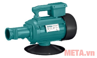 Máy đầm dùi bê tông Total TP615001 dùng điện nên vận hành ổn định và mạnh mẽ hơn 