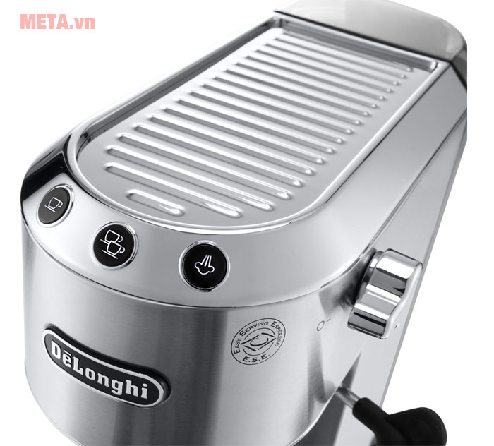 Máy pha cà phê Delonghi EC685.M được tích hợp khay làm nóng tách 