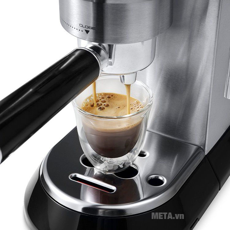 Máy pha cà phê Delonghi EC685.M dễ dàng sử dụng 